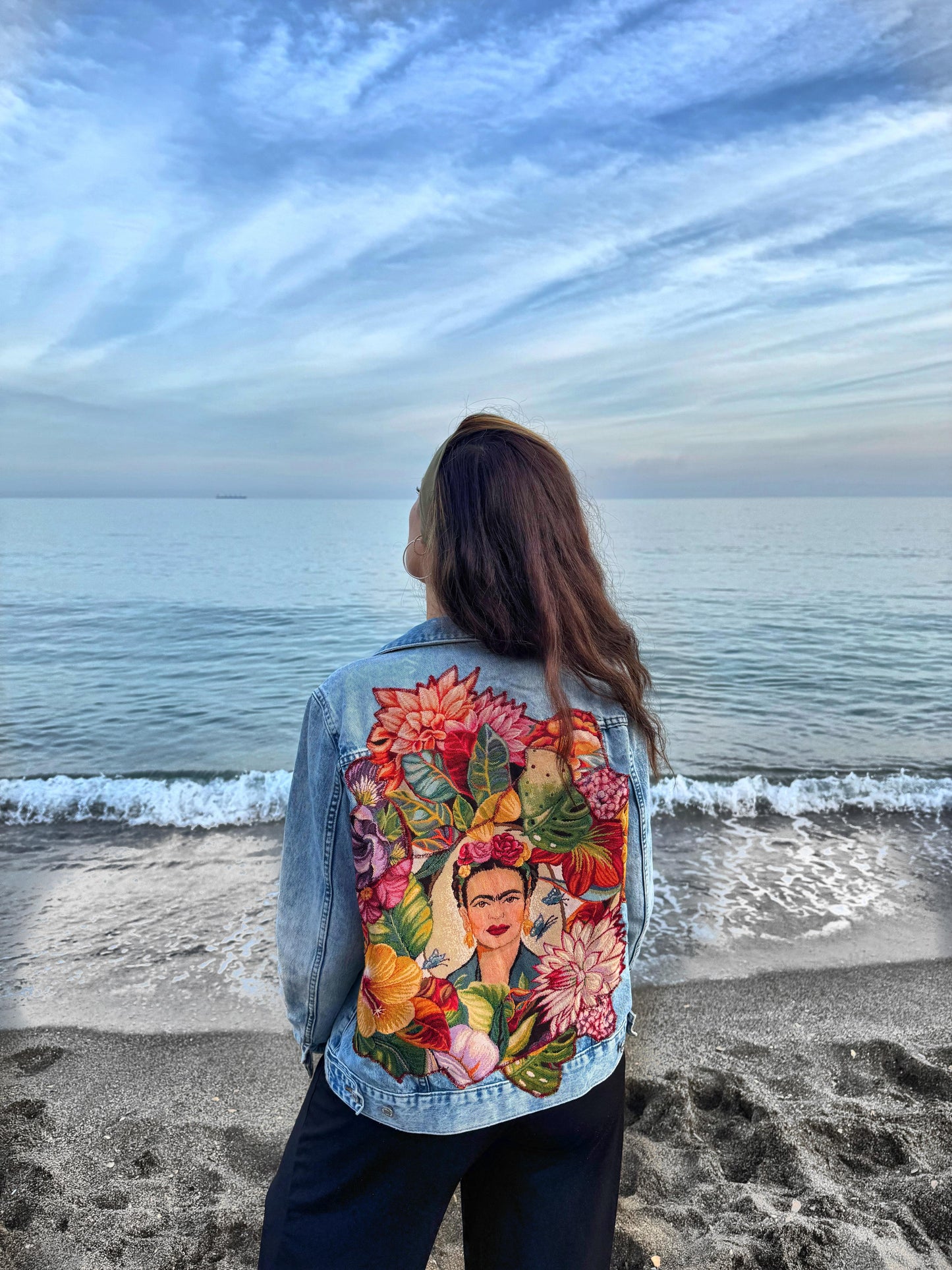 Wir machen aus deiner Jacke ein Statement 😍 Frida Khalo Jeansjacke. Upcycling