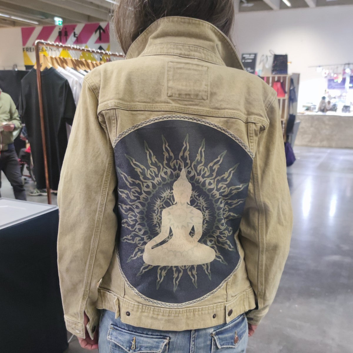 Upcycling mit DEINER Jeansjacke - Buddha