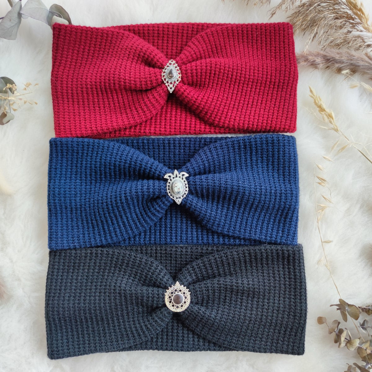 Harmonie Haarband in khaki - mit Edelsteinen verziert