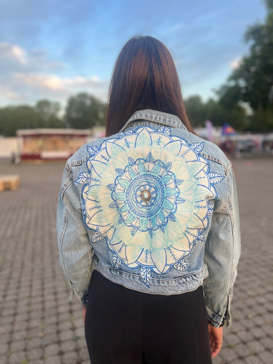 Deine Jeansjacke bei Bohia gestalten als Mandala hell blau