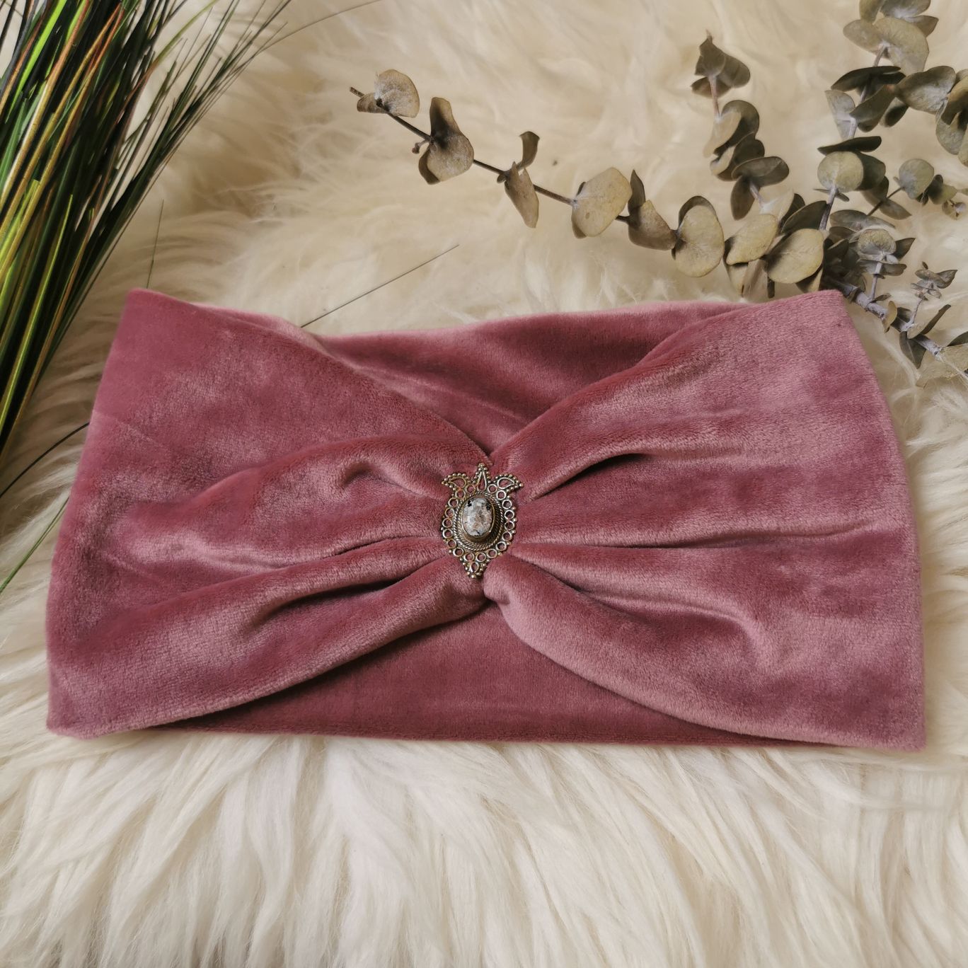 Love Yourself in rose mit echten Edelsteinen verziert