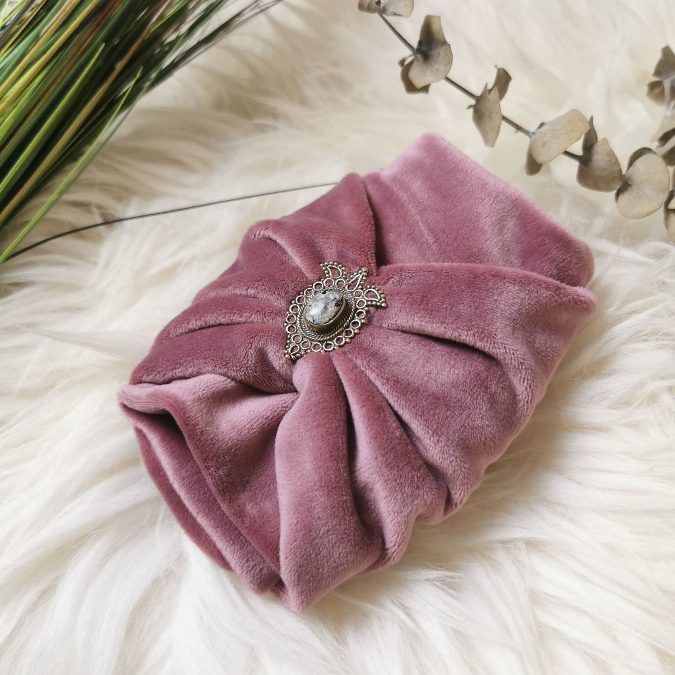 Love Yourself in rose mit echten Edelsteinen verziert