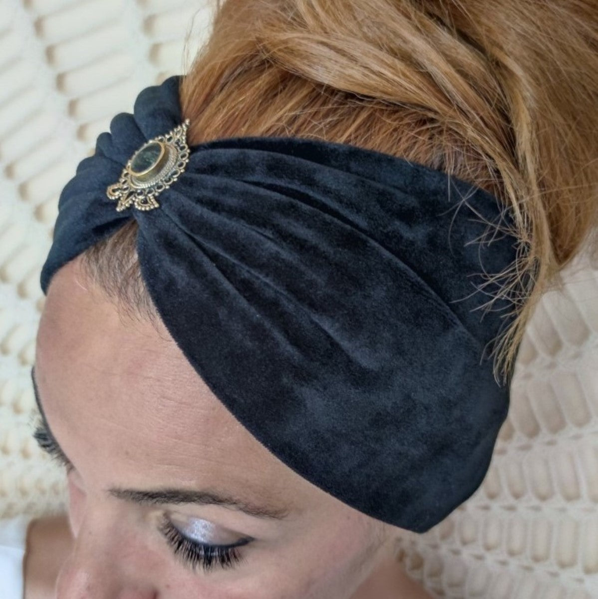 Boho Samt Haarbänder mit Edelsteinen verziert in 6 Farben - Love Yourself Kollektion
