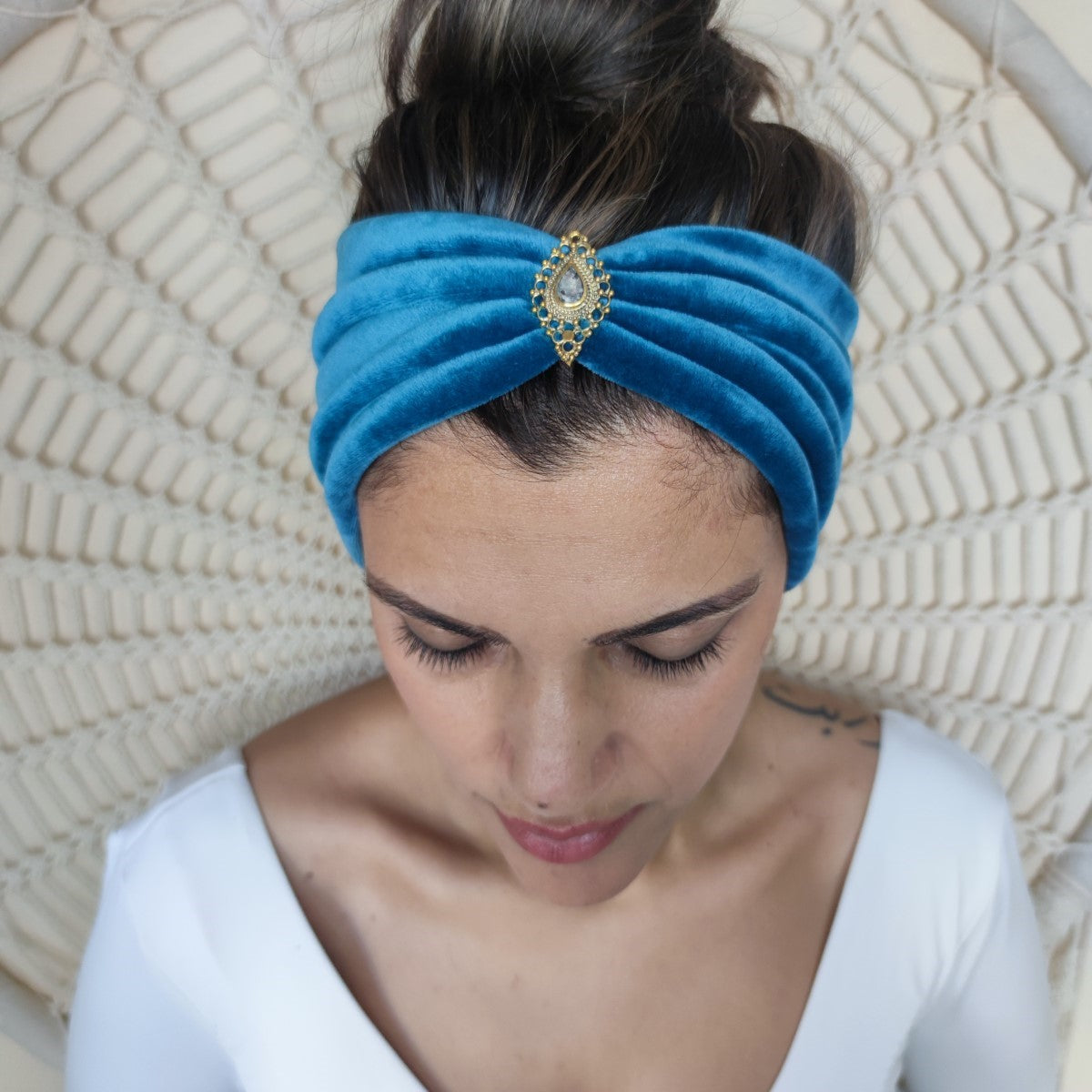 Boho Samt Haarbänder mit Edelsteinen verziert in 6 Farben - Love Yourself Kollektion