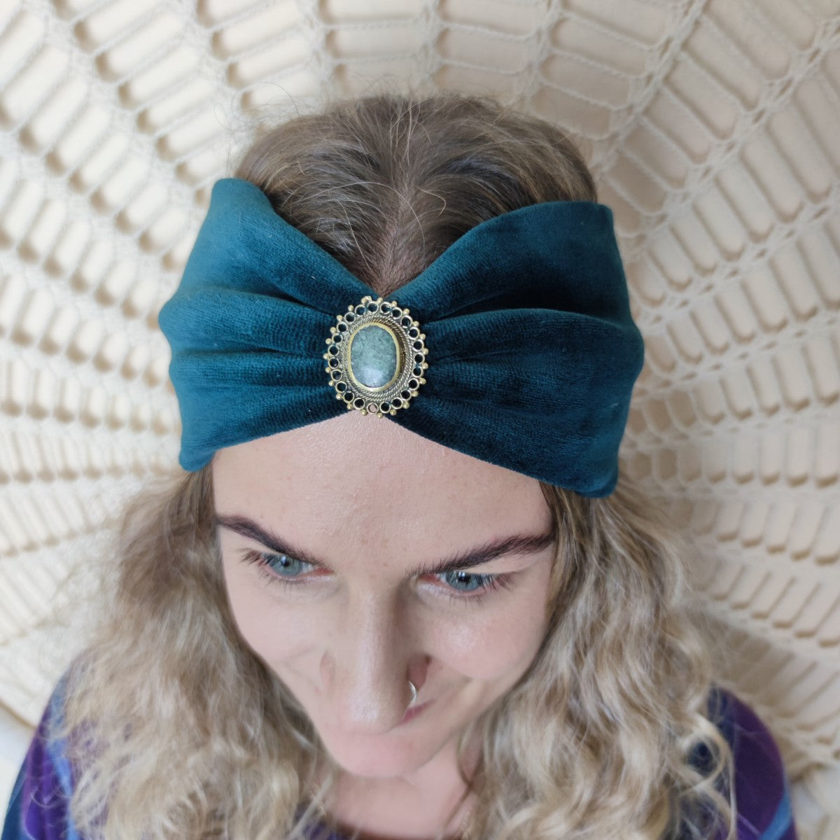 Boho Samt Haarbänder mit Edelsteinen verziert in 6 Farben - Love Yourself Kollektion