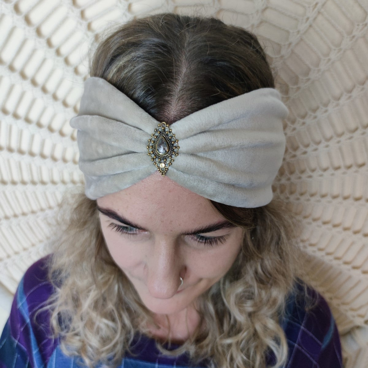 haarband mit stein, stirnband mit stein, haarband mit brosche, stirnband mit brosche, boho haarband, damen haarband, winter haarband, winter stirnband, samt haarband, winter haarband, festival schmuck, schmuck yoga, kopfschmuck, boho haarband