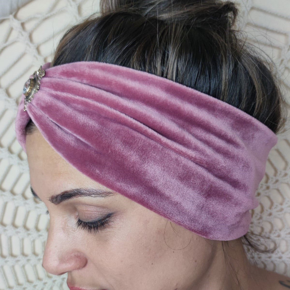 Love Yourself Samt Haarband rose - mit Edelsteinen verziert