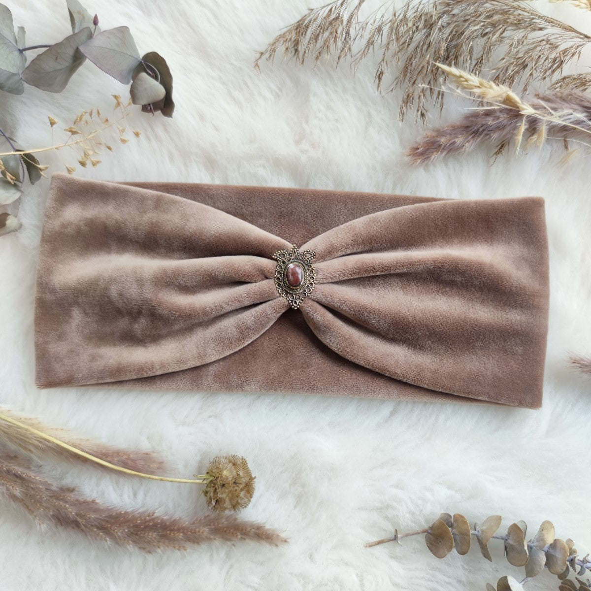 Love Yourself Samt Haarband Nude - mit Edelsteinen verziert