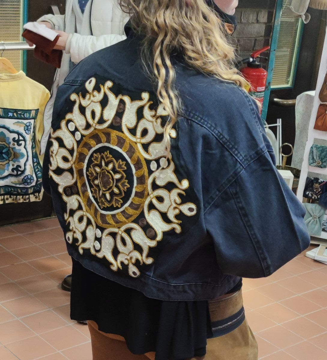 Upcycling mit DEINER Jeansjacke - Mandala bestickt