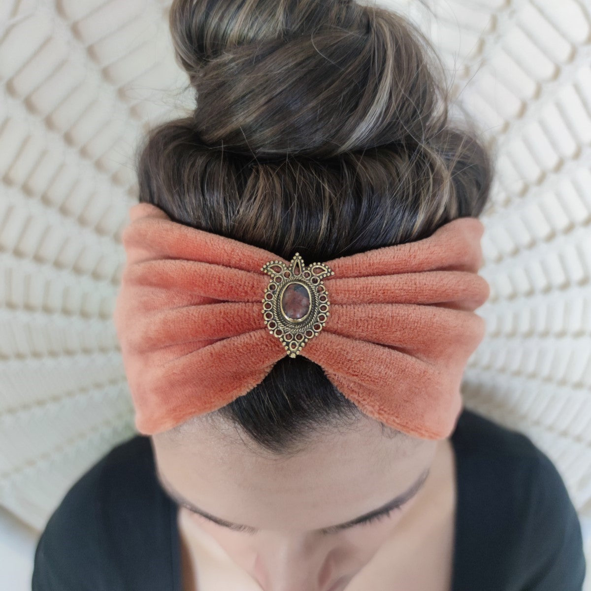 For Your Soul Haarband aus Samt in Orange - mit Edelsteinen verziert