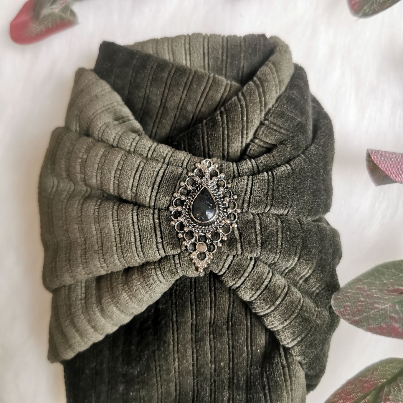 Strong Women Cord Haarband Khaki - mit Edelsteinen verziert