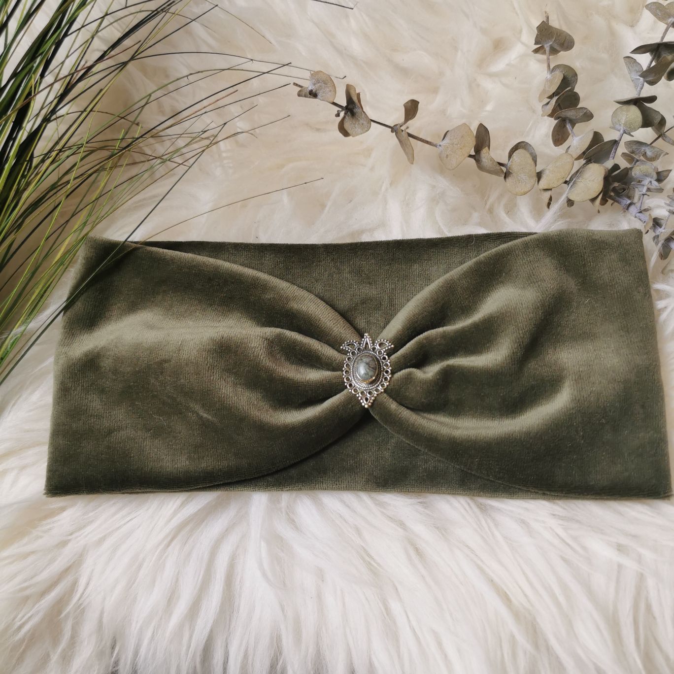 Nature Love Haarband in Khaki aus Samt - mit Edelsteinen verziert