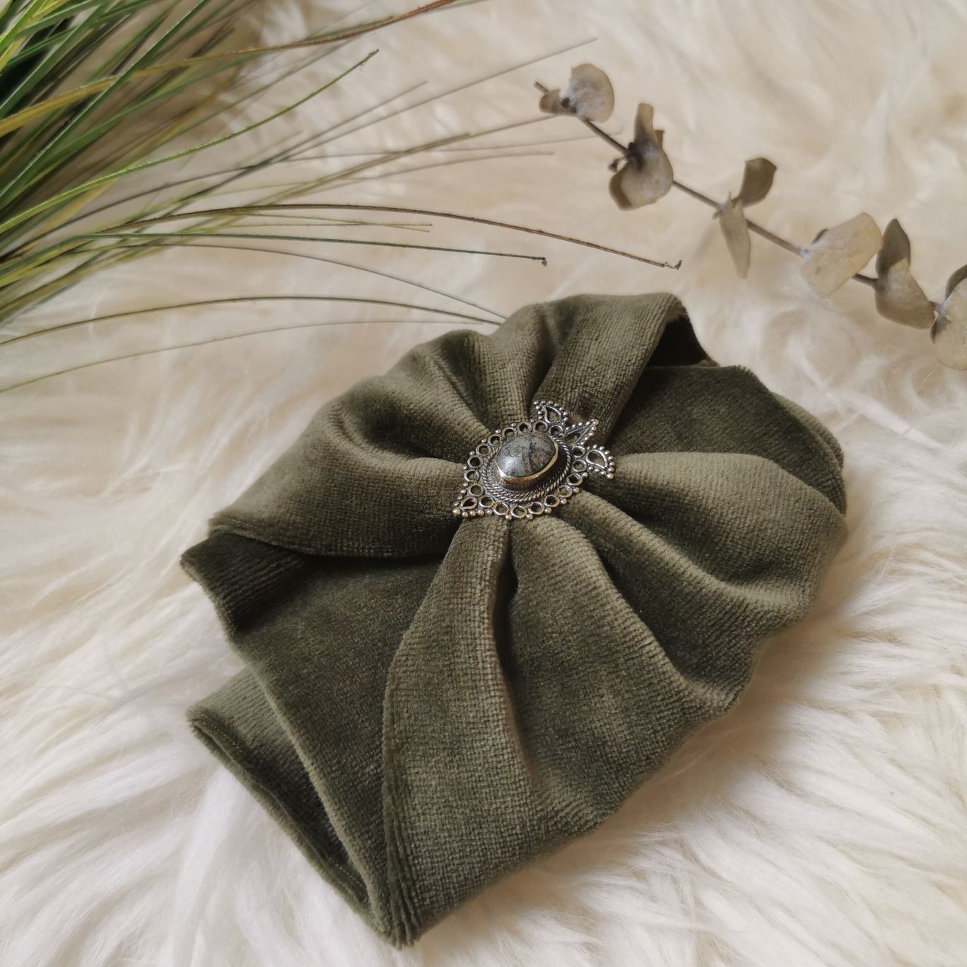 Nature Love Haarband in Khaki aus Samt - mit Edelsteinen verziert