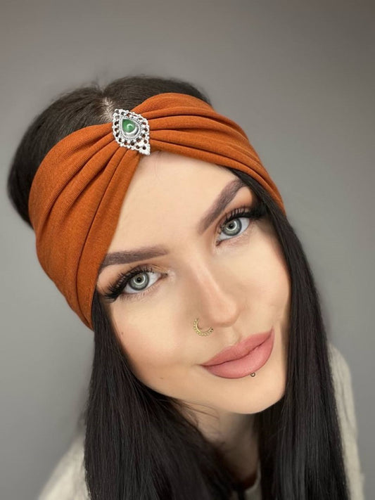 Jersey Haarband in orange - mit einem grünen Edelsteinen verziert