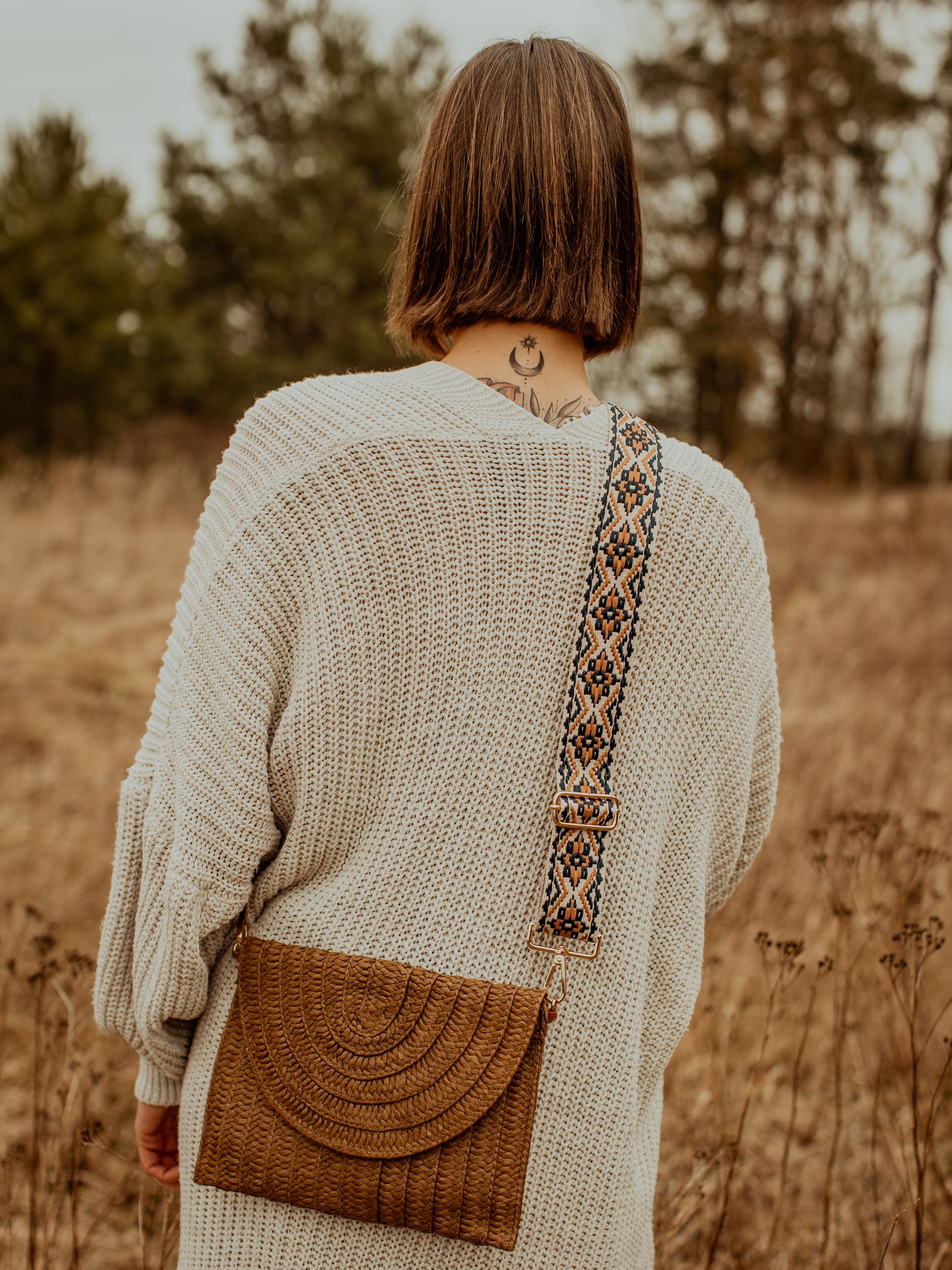 Braune Handtasche Mirela mit Hippie Taschenband