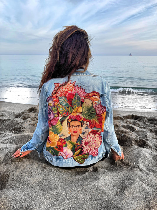 Wir machen aus deiner Jacke ein Statement 😍 Frida Khalo Jeansjacke. Upcycling