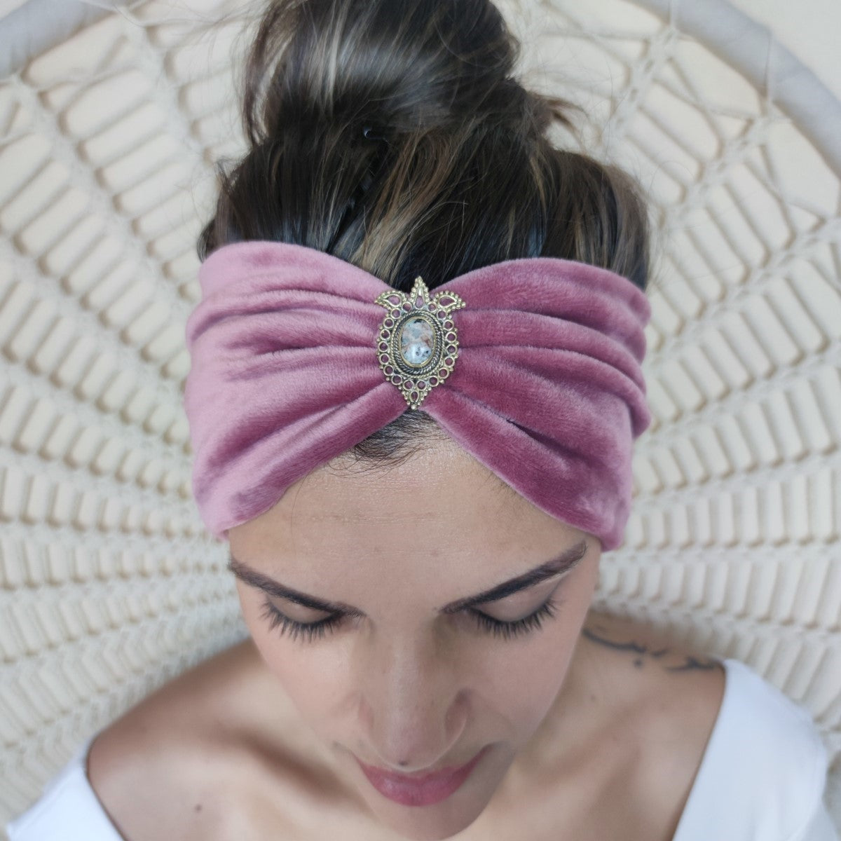Love Yourself Samt Haarband rose - mit Edelsteinen verziert