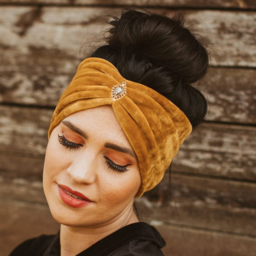 Love Yourself Samt Haarband in Senfgelb - mit Edelsteinen verziert