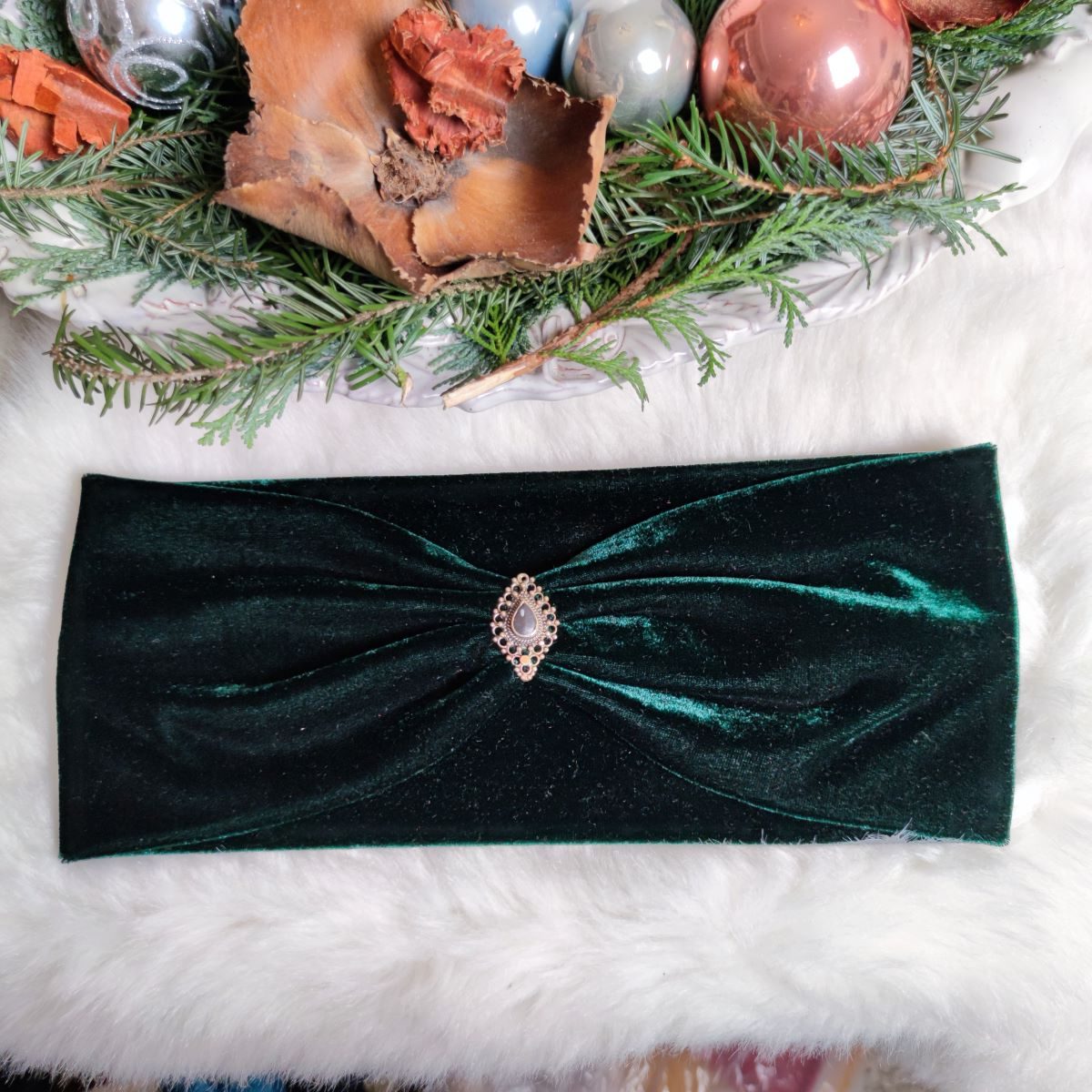 Serayi Haarband in Smaragdgrün aus Samt - mit Edelsteinen verziert