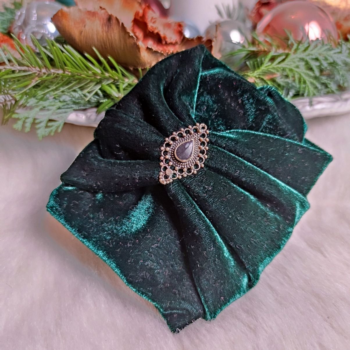 Serayi Haarband in Smaragdgrün aus Samt - mit Edelsteinen verziert