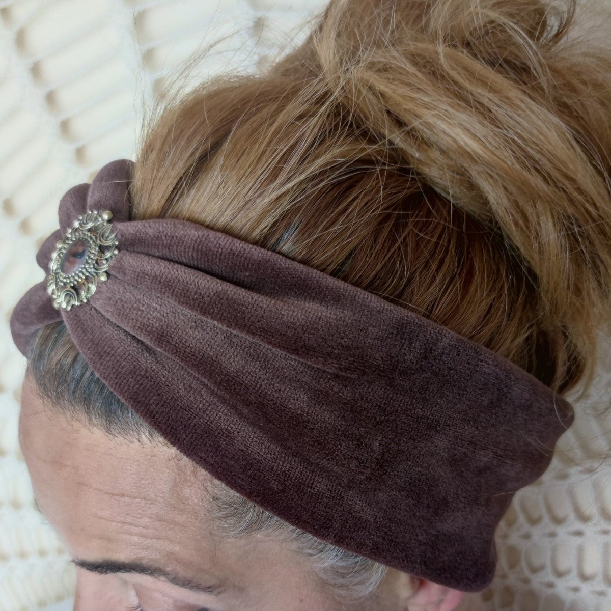 Ela Haarband aus Samt mit Edelsteinen verziert
