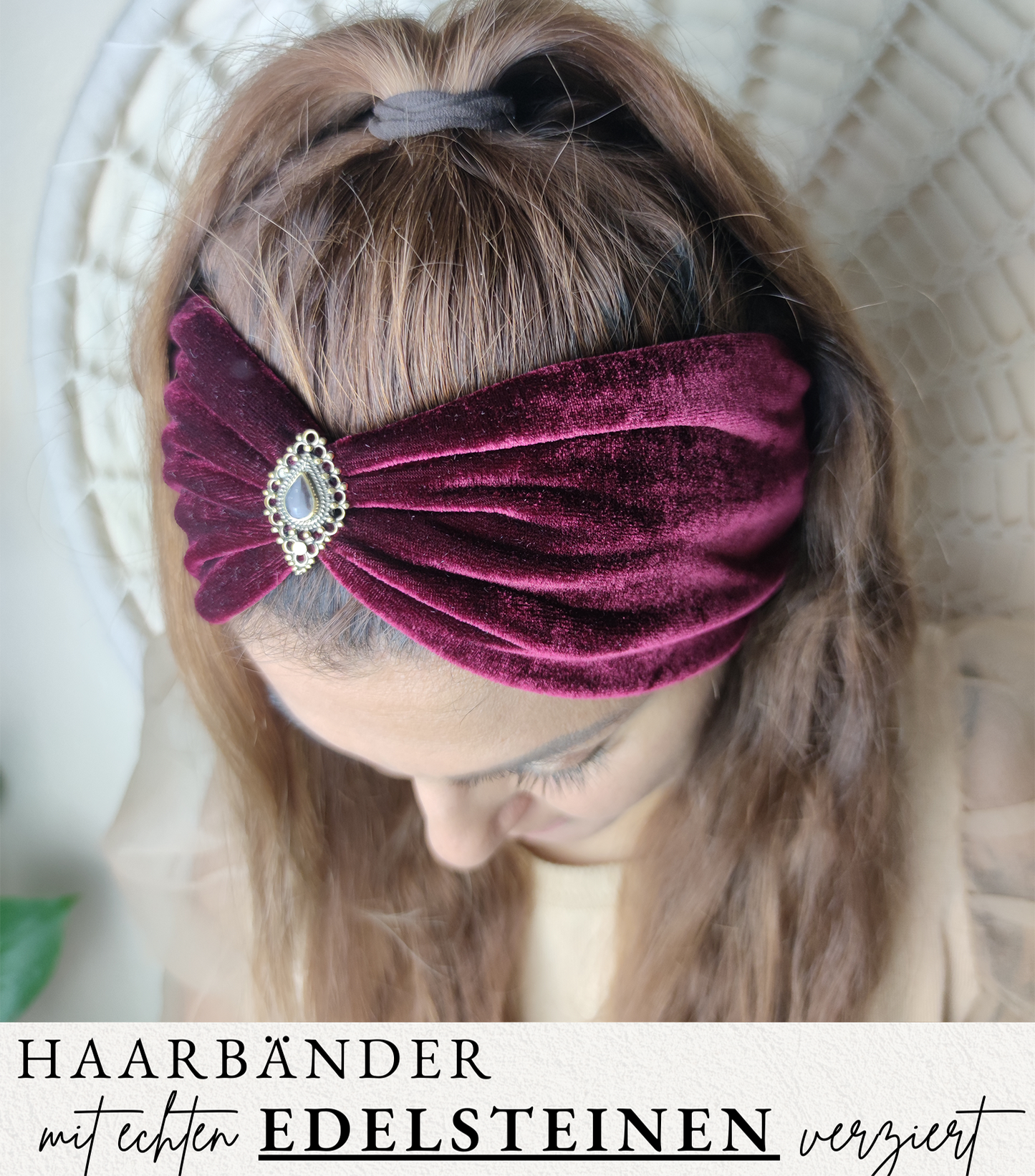 Serayi Haarband in dunkelrot aus Samt - mit Edelsteinen verziert